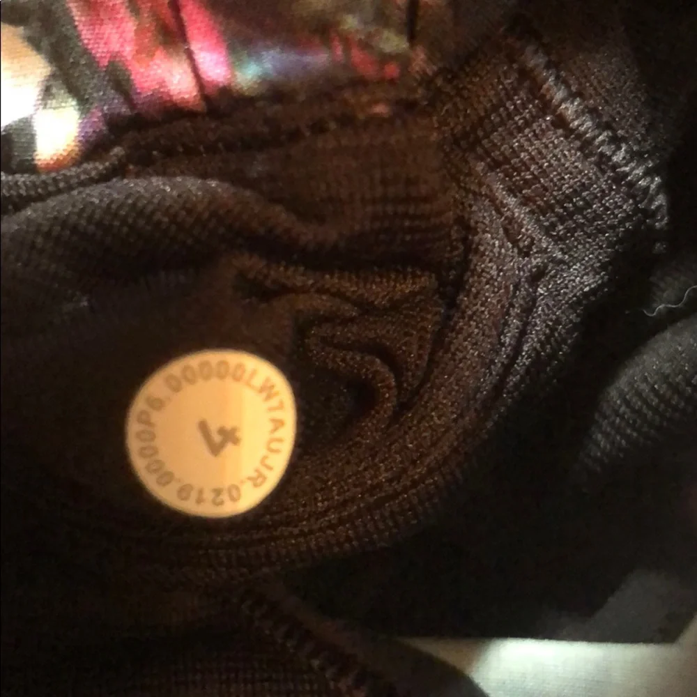 Lululemon Hotty hot short 2 2.5” - Picture 4 of 12